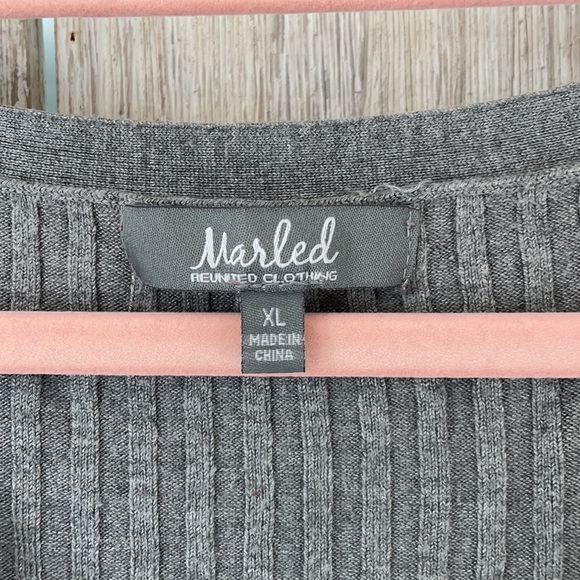 Marled Button Front Ribbed V-Neck Cardigan Top - Picture 3 of 8